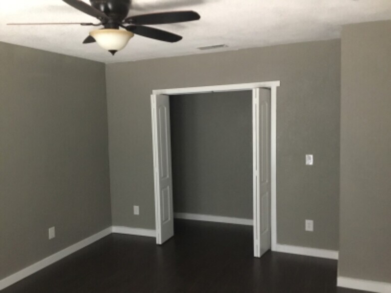 Building Photo - 2712 Palmetto Dr