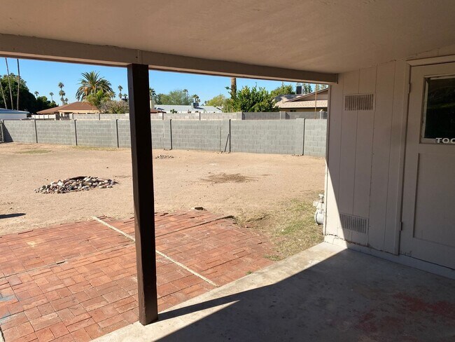 Building Photo - 3326 S Country Club Way