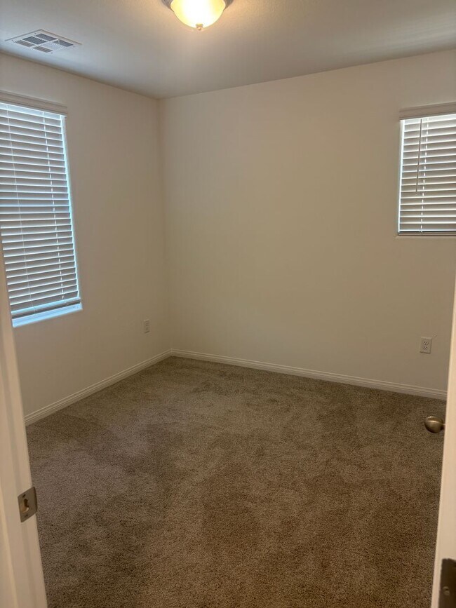 Building Photo - 398 Desert Cadence St