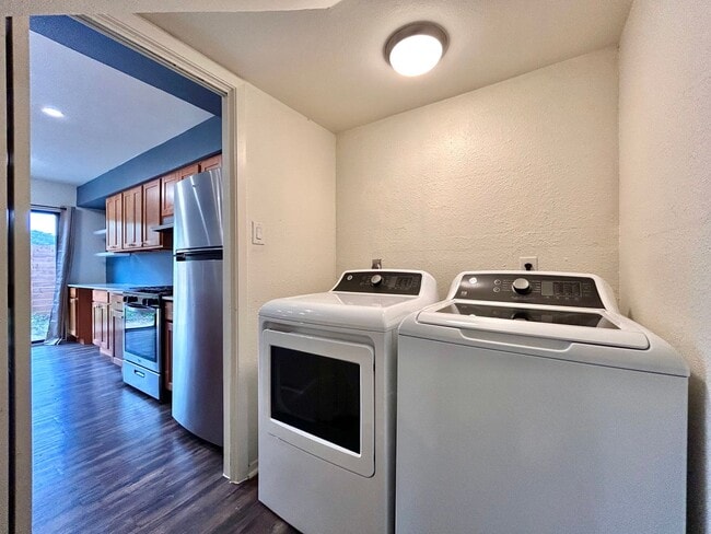 Building Photo - 6005 Cougar Dr