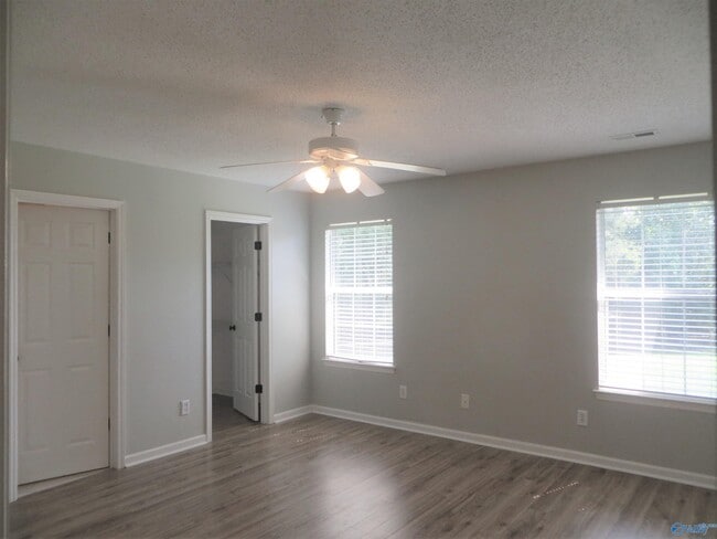 Building Photo - 105 Royalty Ct