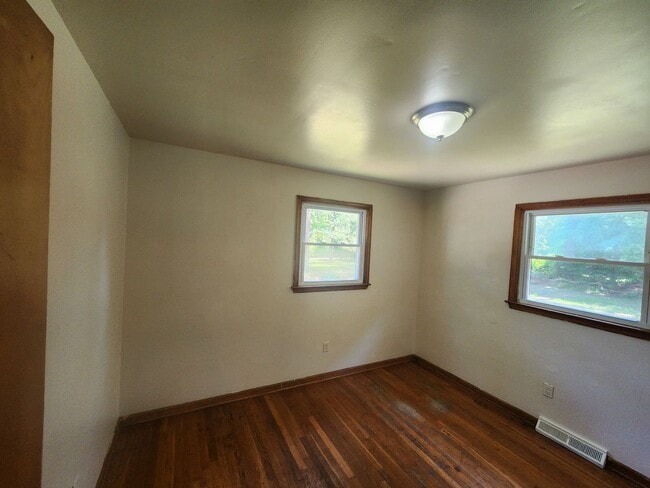 Building Photo - 15713 S Crater Rd