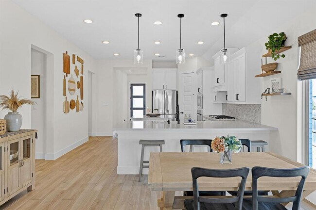 Building Photo - 378 Carpenter Hill Dr