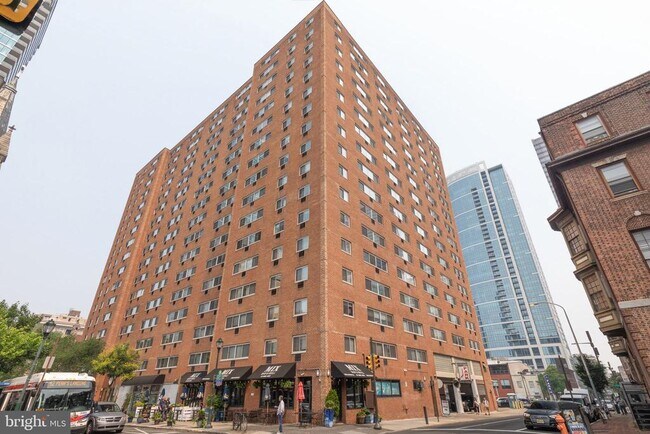 Building Photo - 2101-17 Chestnut St