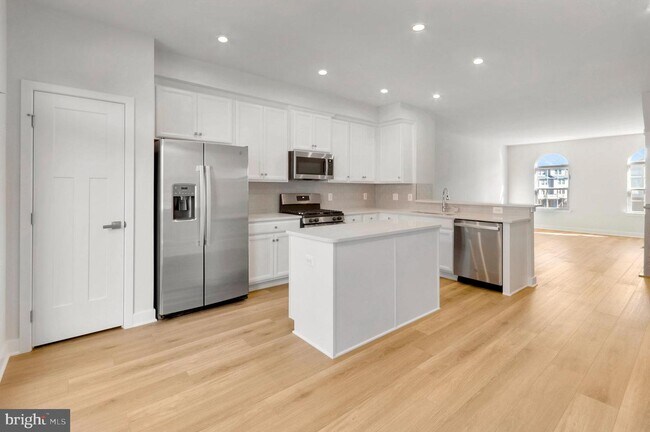 Building Photo - 14024 Sunrise Valley Dr