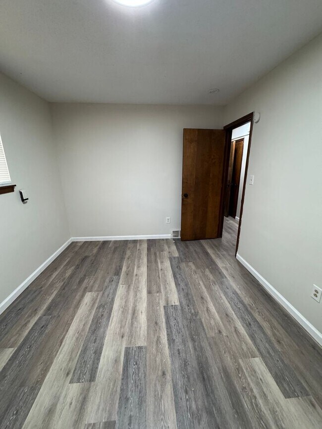 Building Photo - 2612-2614 Morning Glory Dr