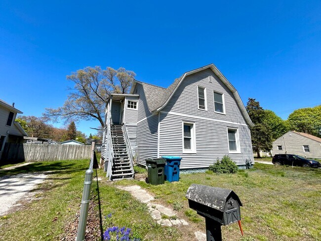 Building Photo - 2550 Crozier Ave
