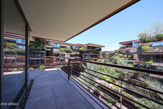 Building Photo - 7137 E Rancho Vista Dr