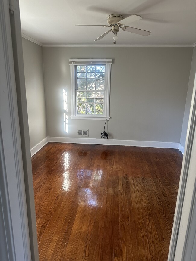 Building Photo - 530 Bellevue Rd