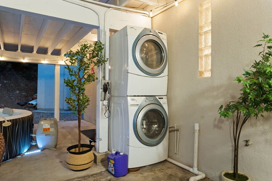 Building Photo - 10150 Sierra Madre Rd