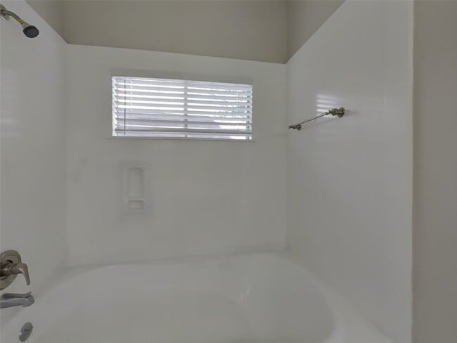 Building Photo - 6615 Laurel Glen Dr