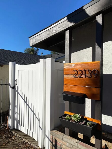 Primary Photo - 22139 Strathern St