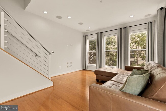 Building Photo - 4333 Kennedy St