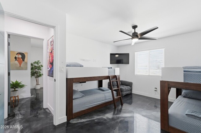 Building Photo - 2812 N 71st Pl