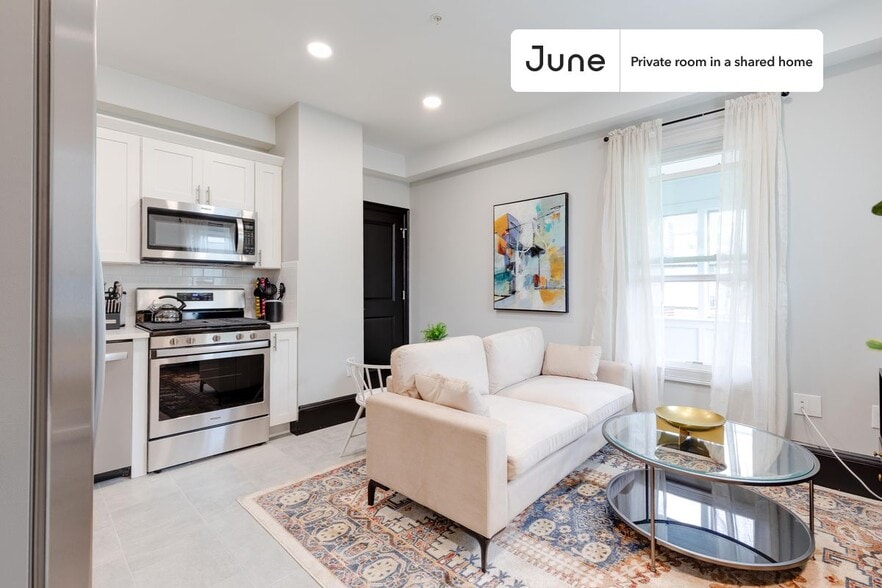 Building Photo - Room in Shared 4 bed/1.5 bath home in South Boston