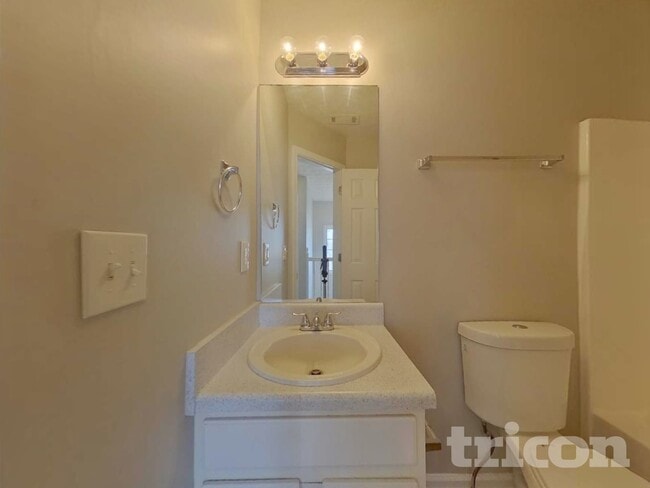 Building Photo - 224 Stone Creek Dr