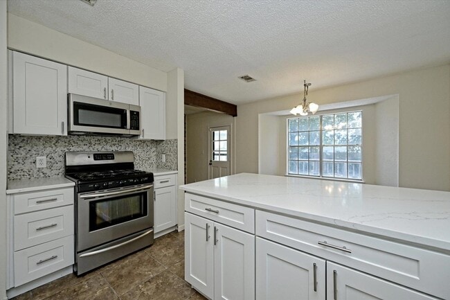 Building Photo - 6509 Skycrest Dr