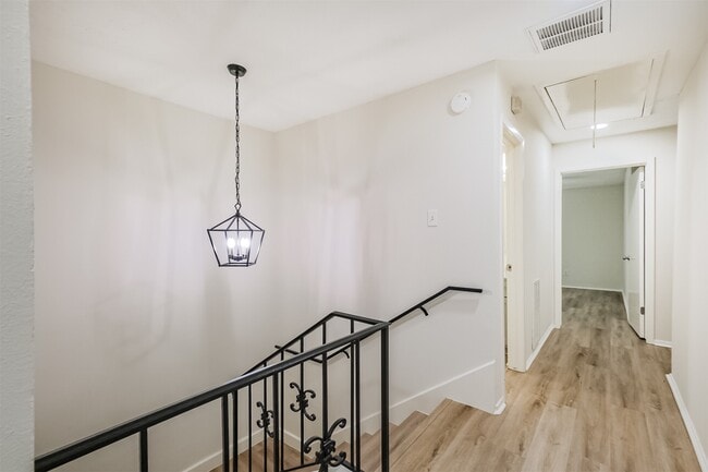 Building Photo - 3362 Continental Dr