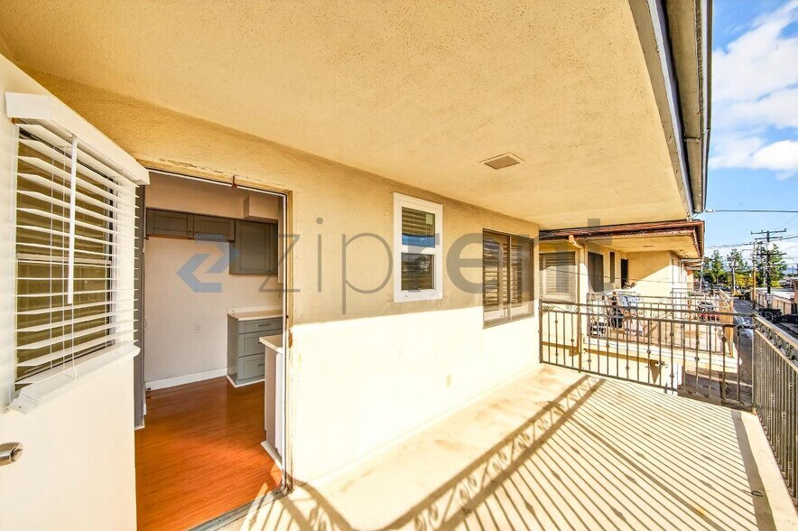 Building Photo - 2303 W Beverly Blvd