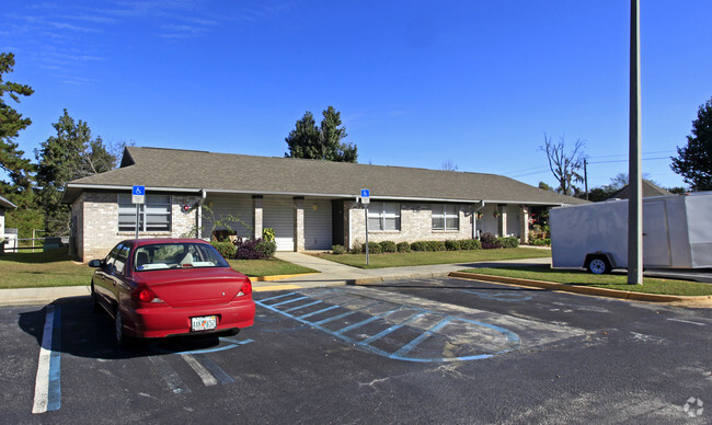 Building Photo - Spring Gate Manor