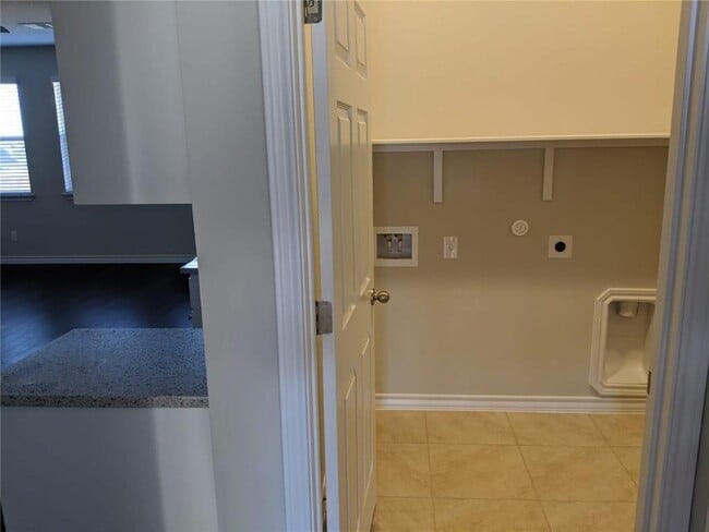 Building Photo - 1413 Itzel Bnd