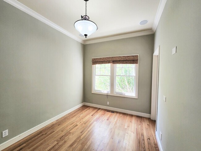 Building Photo - Elegant, spacious home in San Mateo