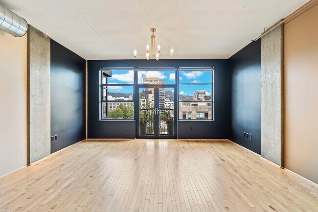 Building Photo - Elizabeth Lofts - 7th floor west facing Pearl District studio w/parking/concierge/most utilities