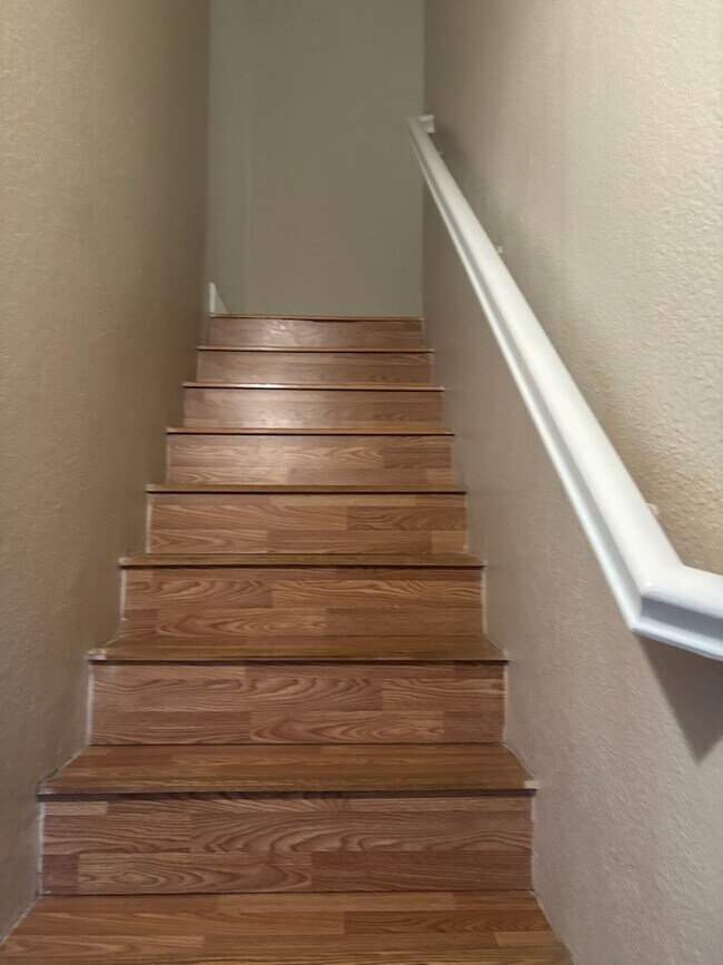 Building Photo - 1395 McQuesten Dr