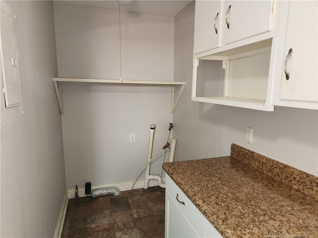 Building Photo - 469 McBain Dr