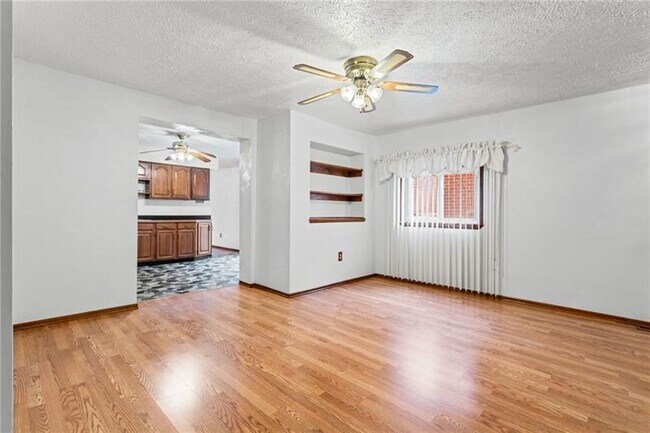 Building Photo - 4914 Cypress St