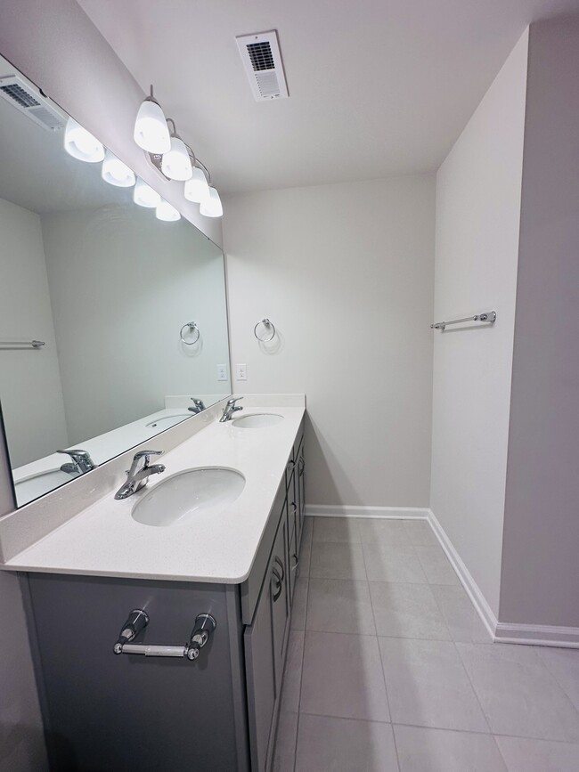 Hall way bathroom - 12012 Gambrell Dr