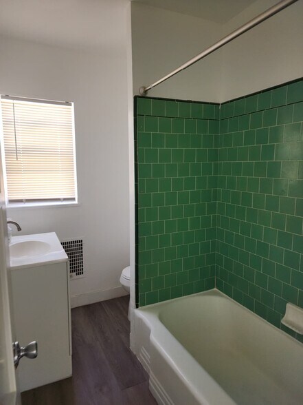 Building Photo - 4767 San Vicente Blvd