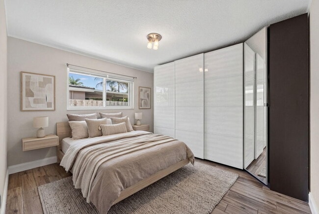 Building Photo - 624 NW 28th Ct