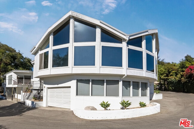 Building Photo - 3540 Berry Dr