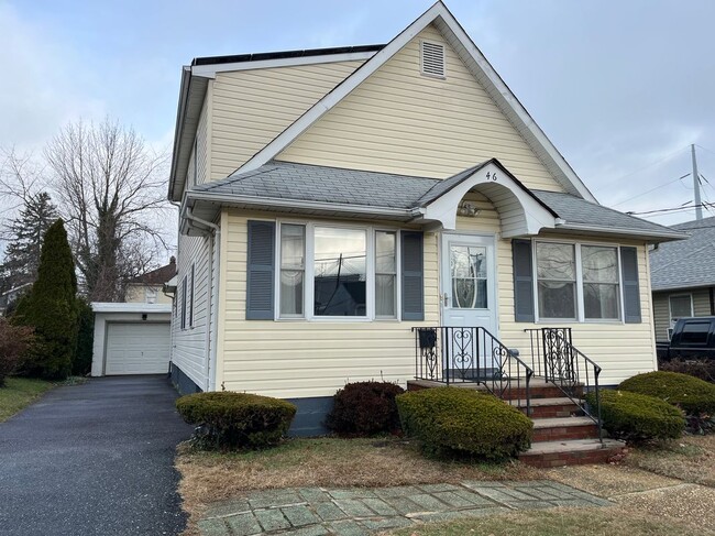 Primary Photo - 46 Drummond Ave