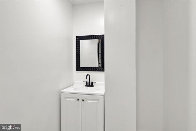 Building Photo - 2117 S Alden St