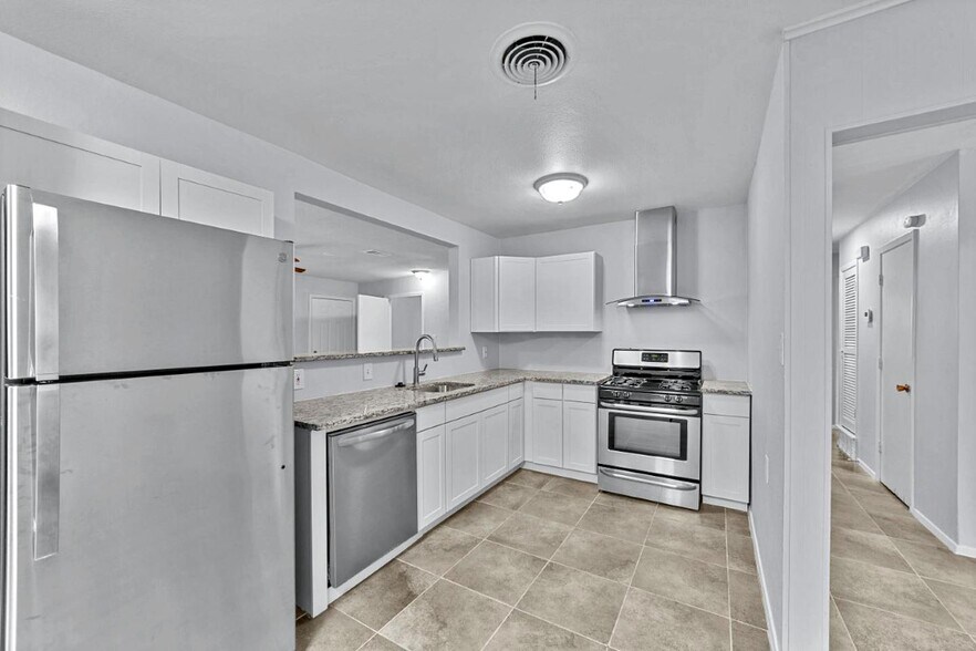 Building Photo - Beautiful Single-Family Home for Rent in F...