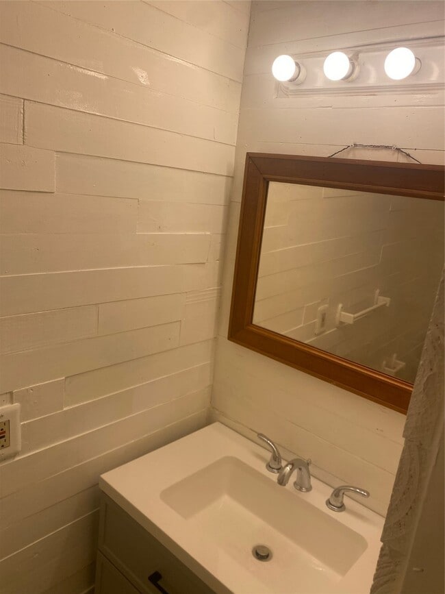 Building Photo - 9350 Country Creek St