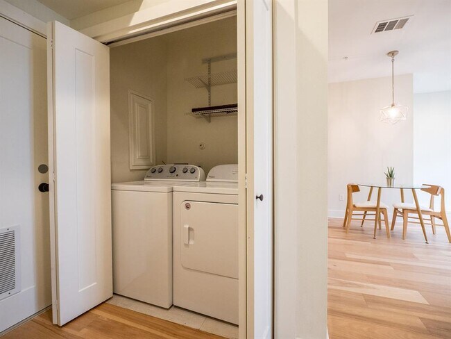 Building Photo - 908 Nueces St