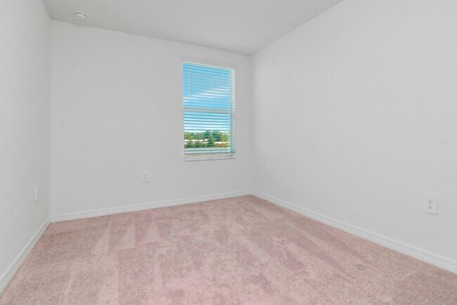 Building Photo - Brand-New 3BR/2.5BA Townhome in Lakewood Ranch — Internet, Trash & Lawn Care Included