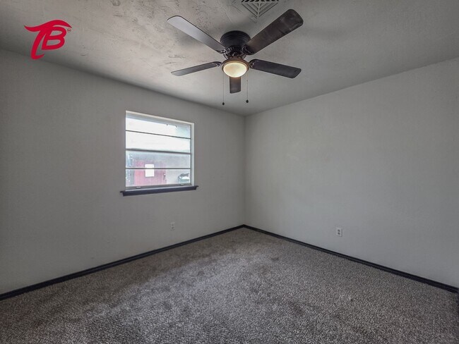 Building Photo - Charming 4-Bedroom Home with Spacious Yard