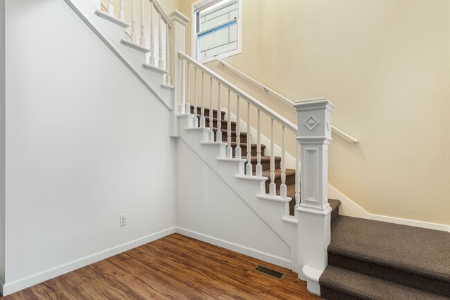 Building Photo - Large Capitol Hill House- Prime Location