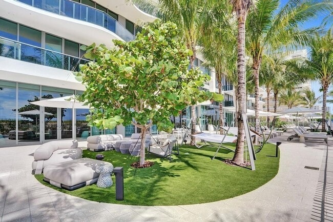 Building Photo - 900 N Ocean Blvd