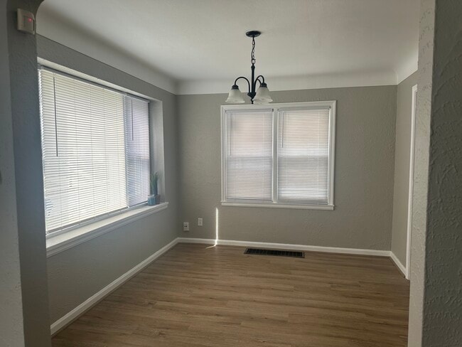 Building Photo - Three bedroom house with garage