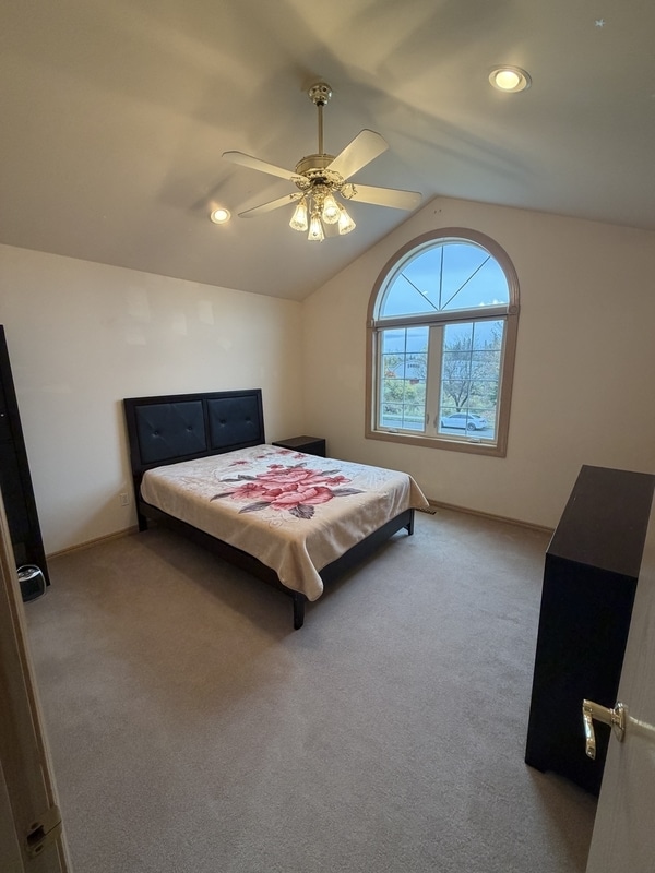 Building Photo - 700 Sunrise Dr