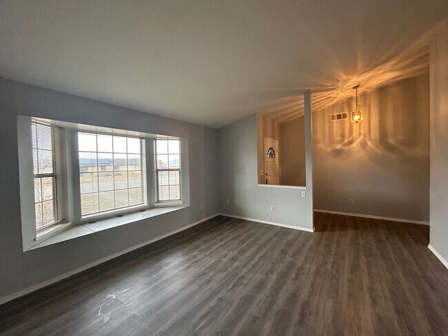 Building Photo - Horse Property in Golden Hills
