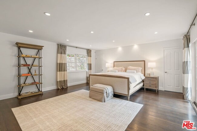 Building Photo - 9023 Alto Cedro Dr