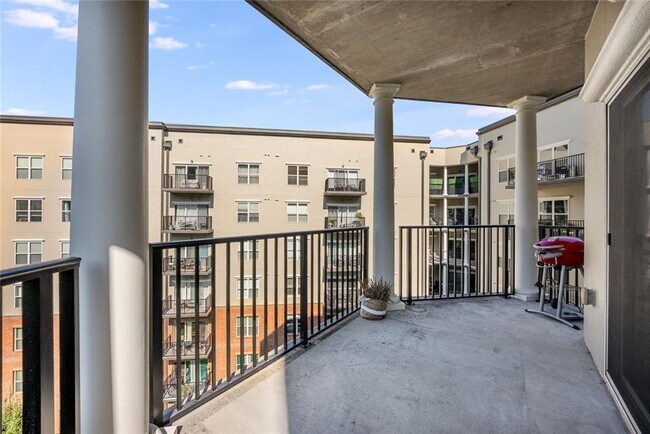 Building Photo - 200 River Vista Drive