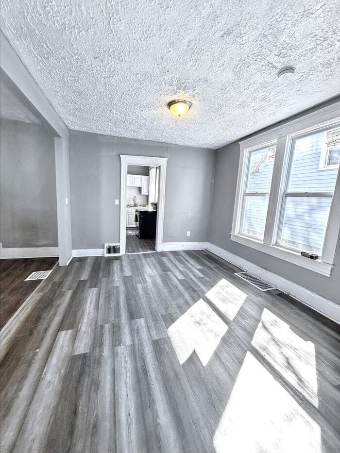 Building Photo - 2355 E 86th St