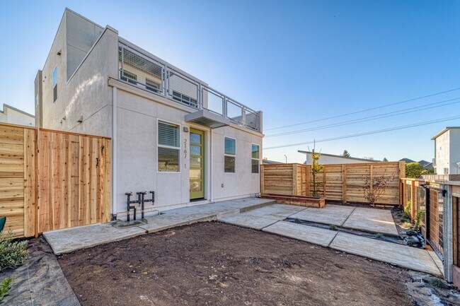 Building Photo - 2175 Kenrick Ln